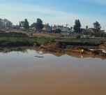 بالفيديو: الأهالي يطالبون بانشاء منظومة لتجميع مياه الأمطار في قرية دهمش